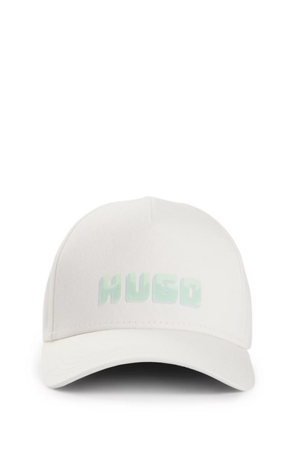 Una gorra de cinco paneles hugo